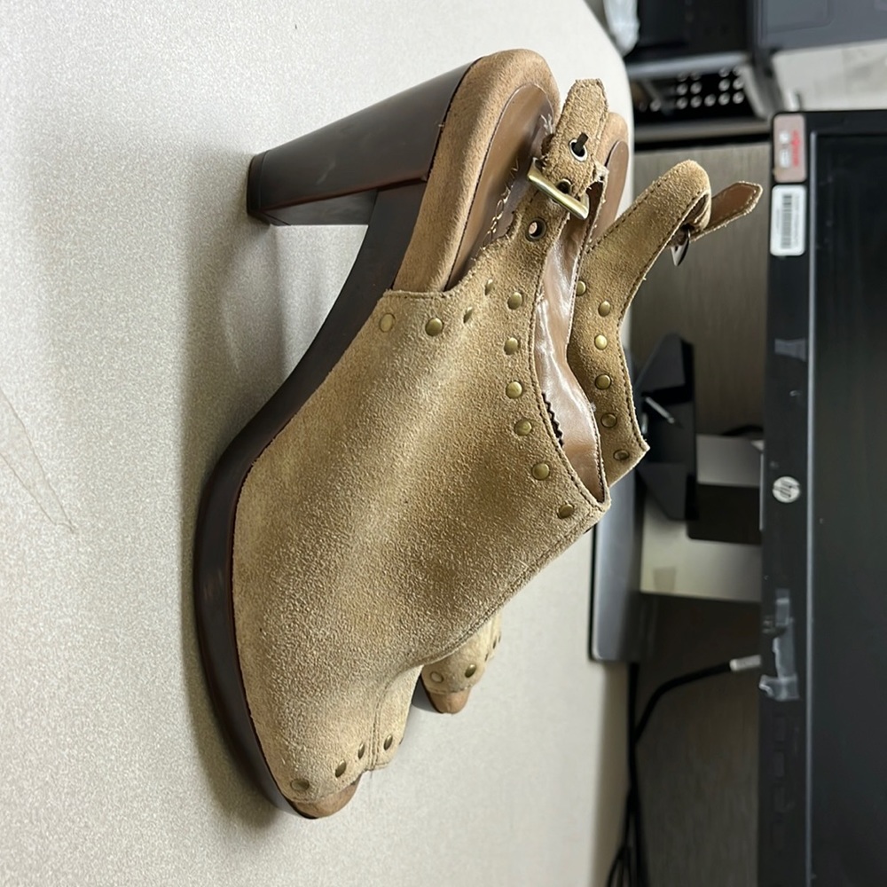 Women’s beige heels